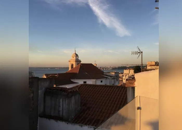 Cosy Alfama Hideout - With Rooftop Terrace